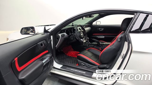 Ford Mustang GT Coupe 2017 — фото 10
