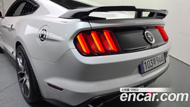Ford Mustang GT Coupe 2017 — фото 23