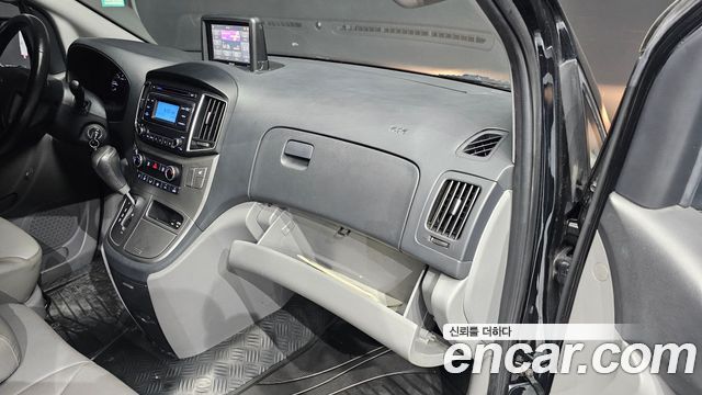Hyundai Grand Starex Van 3-Seater Smart 2019 — фото 33