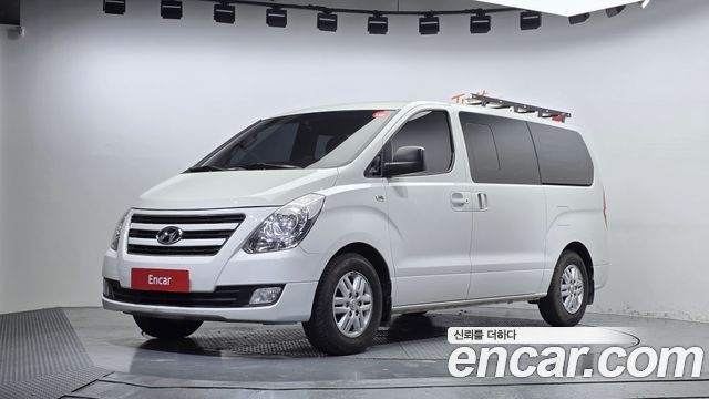 Hyundai Grand Starex 5-Seater VAN Smart