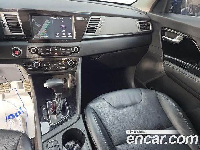 Kia Niro 1.6 Plug-in HEV Noblesse 2019 — фото 10