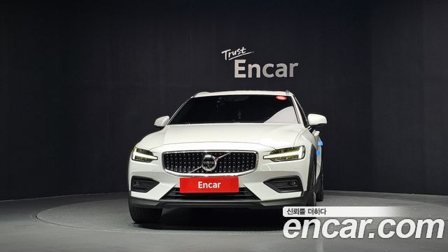 Volvo V60 Cross Country (II) B5 Pro AWD 2021 — фото 3
