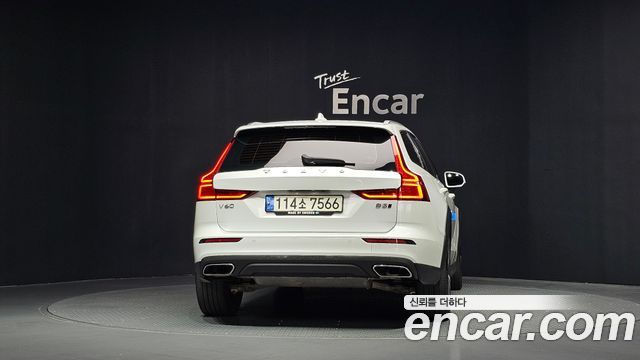 Volvo V60 Cross Country (II) B5 Pro AWD 2021 — фото 4
