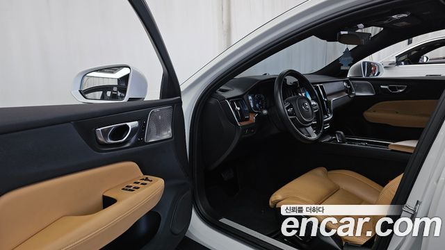 Volvo V60 Cross Country (II) B5 Pro AWD 2021 — фото 10