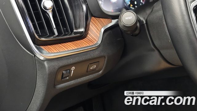 Volvo V60 Cross Country (II) B5 Pro AWD 2021 — фото 28