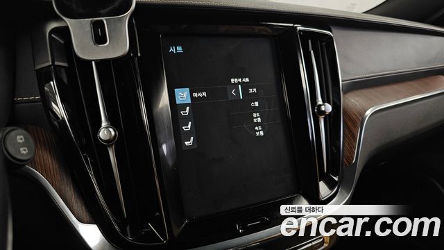 Volvo V60 Cross Country (II) B5 Pro AWD 2021 — фото 33