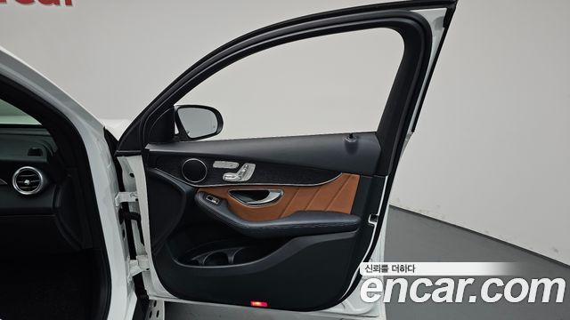 Mercedes-Benz GLC-Class (X253) GLC300e 4MATIC Coupe 2021 — фото 30