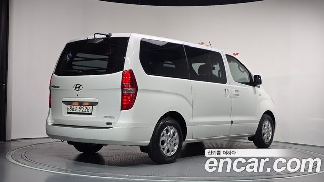 Hyundai Grand Starex 5-Seater LPi VAN CVX Luxury 2014 — фото 2