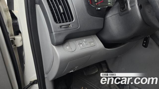 Hyundai Grand Starex 5-Seater LPi VAN CVX Luxury 2014 — фото 16