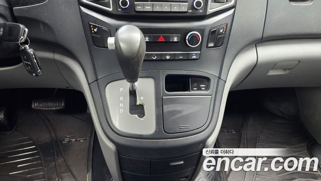 Hyundai Grand Starex 5-Seater VAN Smart 2017 — фото 9