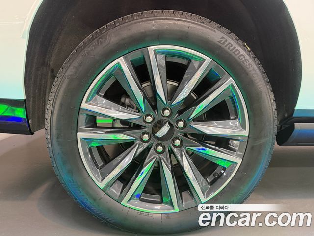Cadillac Escalade (V) 6.2 ESV ESV Sports Platinum 2023 — фото 6