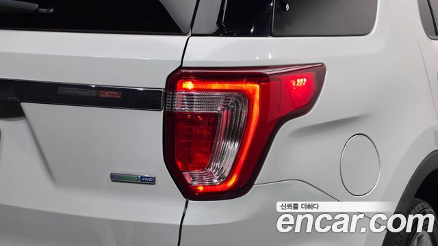 Ford Explorer 2.3 Limited 4WD 5th 2019 — фото 23