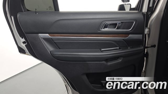 Ford Explorer 2.3 Limited 4WD 5th 2019 — фото 25