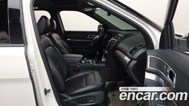 Ford Explorer 2.3 Limited 4WD 5th 2019 — фото 26