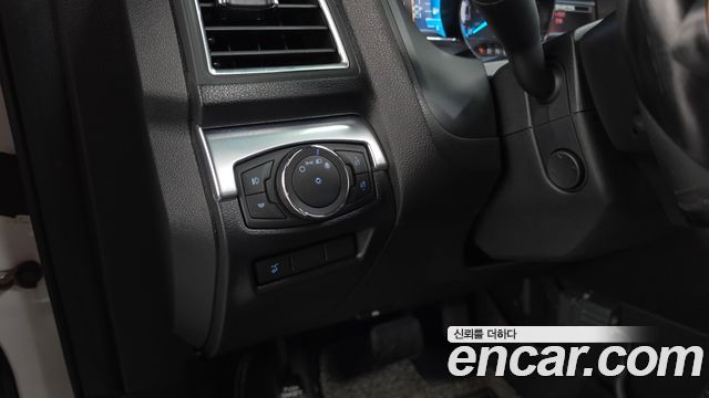 Ford Explorer 2.3 Limited 4WD 5th 2019 — фото 28