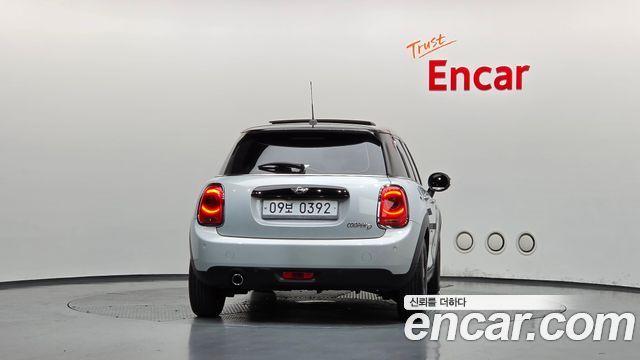 MINI Cooper D 5Door Mid 3rd 2016 — фото 4