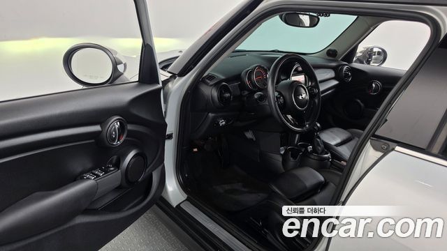 MINI Cooper D 5Door Mid 3rd 2016 — фото 10