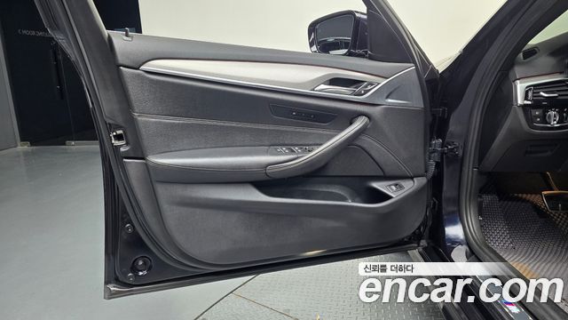 BMW 5 Series (G30) 520d M Sport package 2018 — фото 24