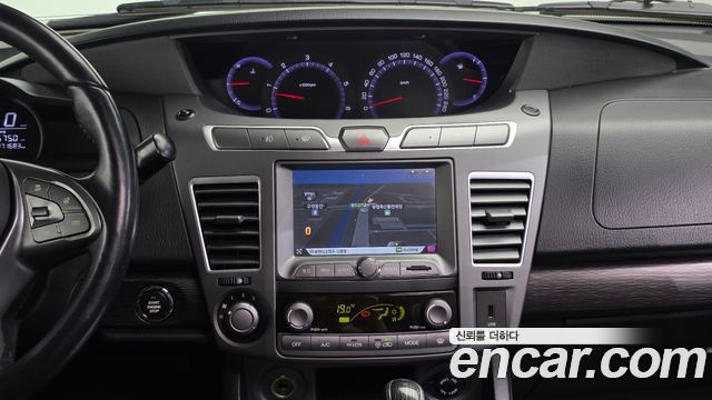 KG Mobility (SsangYong) Korando Turismo 4WD RX 11-seater 2018 — фото 14