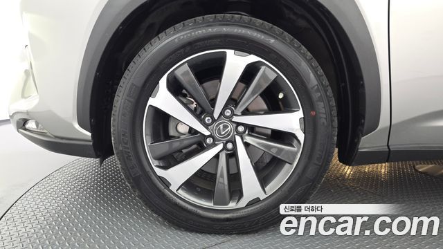 Lexus NX300h Supreme 2019 — фото 5