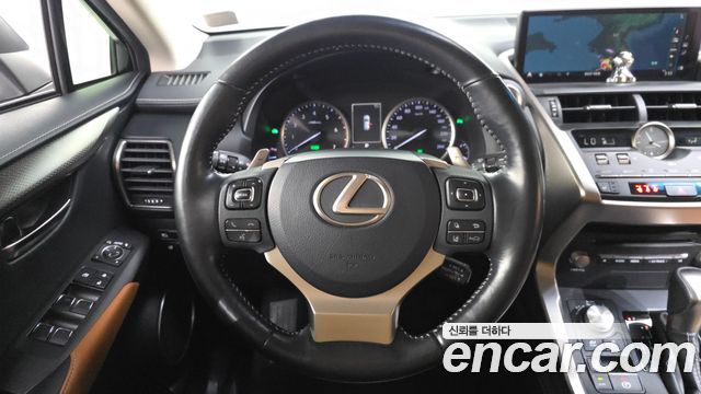 Lexus NX300h Supreme 2019 — фото 13