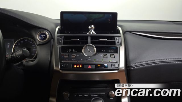 Lexus NX300h Supreme 2019 — фото 14