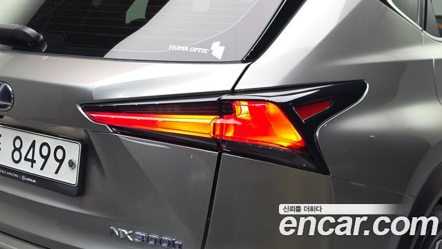 Lexus NX300h Supreme 2019 — фото 23