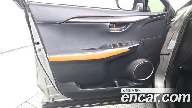 Lexus NX300h Supreme 2019 — фото 24