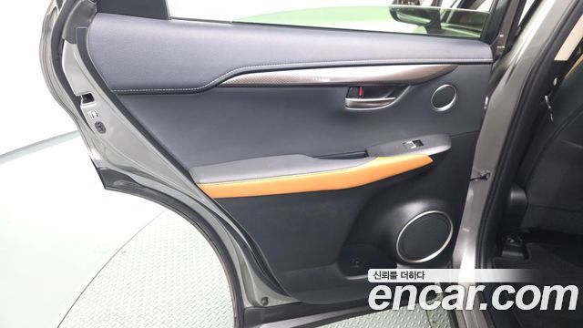 Lexus NX300h Supreme 2019 — фото 25
