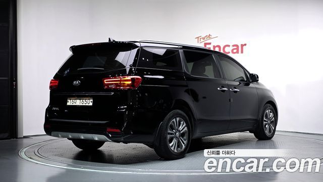 Kia Carnival 9-Seater Luxury 2019 — фото 2