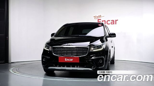 Kia Carnival 9-Seater Luxury 2019 — фото 3