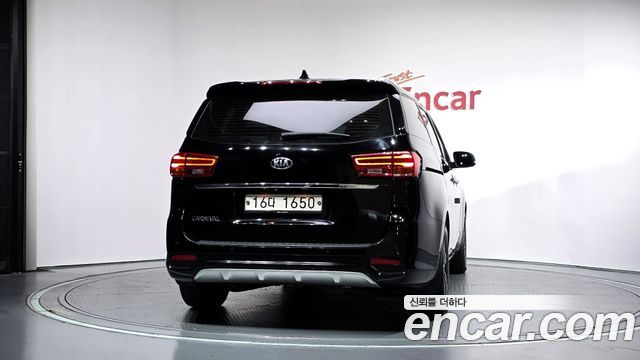 Kia Carnival 9-Seater Luxury 2019 — фото 4