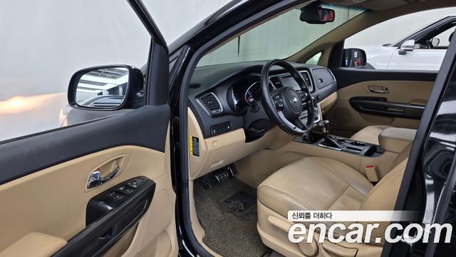 Kia Carnival 9-Seater Luxury 2019 — фото 10