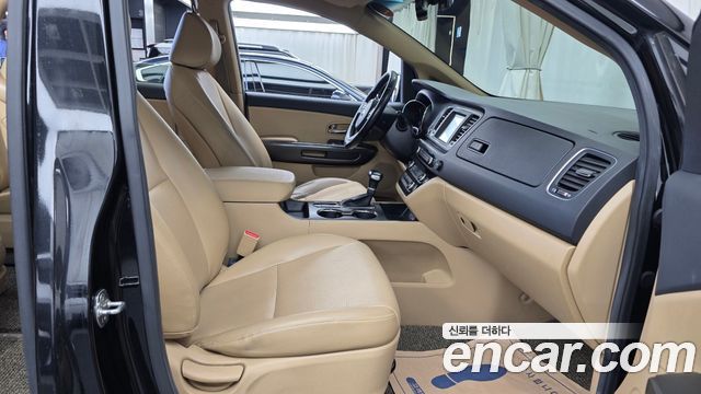 Kia Carnival 9-Seater Luxury 2019 — фото 11