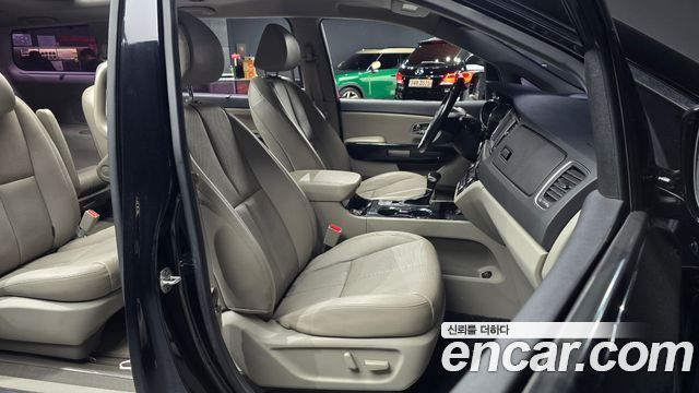 Kia Carnival Gasoline 9-Seater Noblesse Special 2019 — фото 10