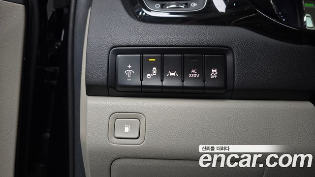 Kia Carnival Gasoline 9-Seater Noblesse Special 2019 — фото 14