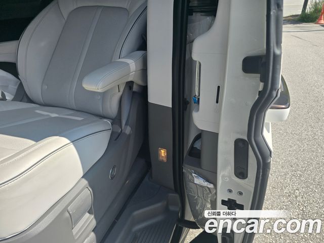 Hyundai Staria 4WD Lounge 7-Seater Inspiration 2025 — фото 21