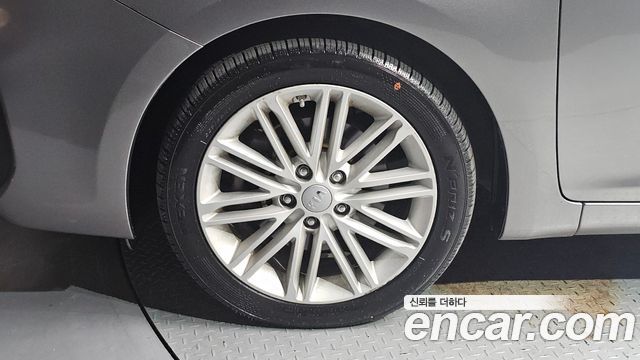 Kia Carens 2.0 LPI Prestige 2018 — фото 5