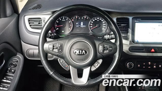 Kia Carens 2.0 LPI Prestige 2018 — фото 11