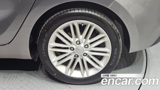 Kia Carens 2.0 LPI Prestige 2018 — фото 21