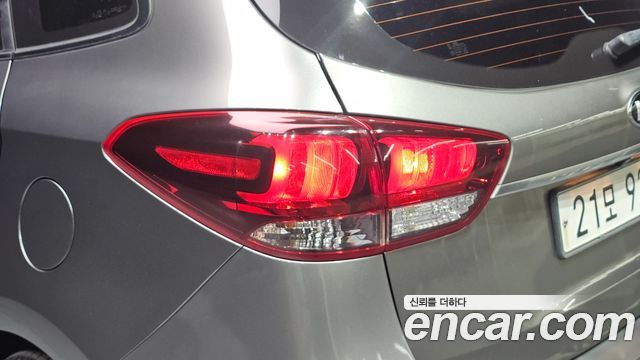 Kia Carens 2.0 LPI Prestige 2018 — фото 23