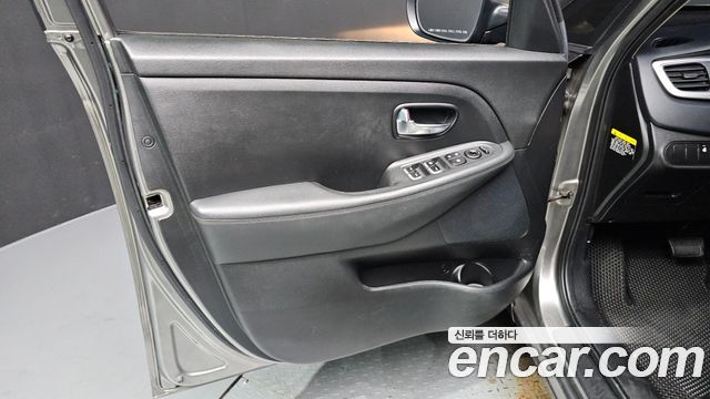 Kia Carens 2.0 LPI Prestige 2018 — фото 24