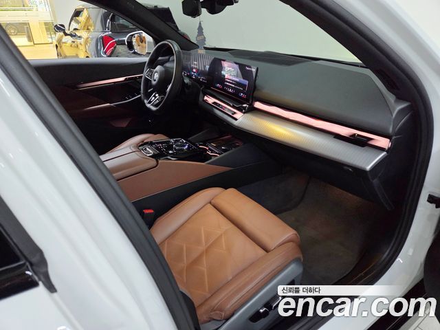BMW 5 Series (G60) 530i xDrive M Sport 2024 — фото 16