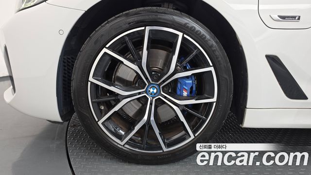 BMW 5 Series (G30) 530e M Sport 2022 — фото 5
