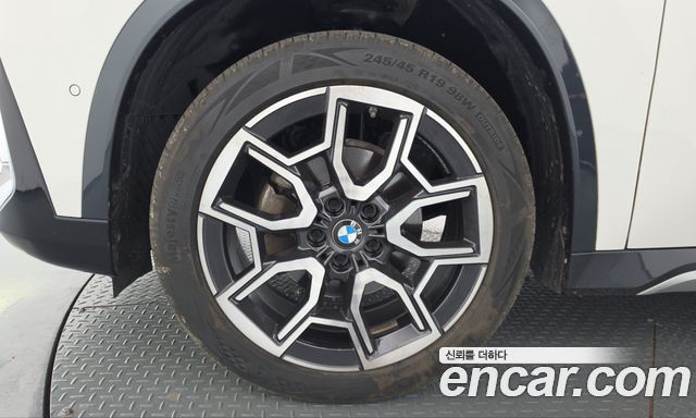 BMW X1 (U11) xDrive 20i xLine 2024 — фото 5