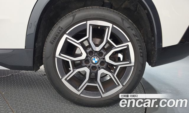 BMW X1 (U11) xDrive 20i xLine 2024 — фото 21