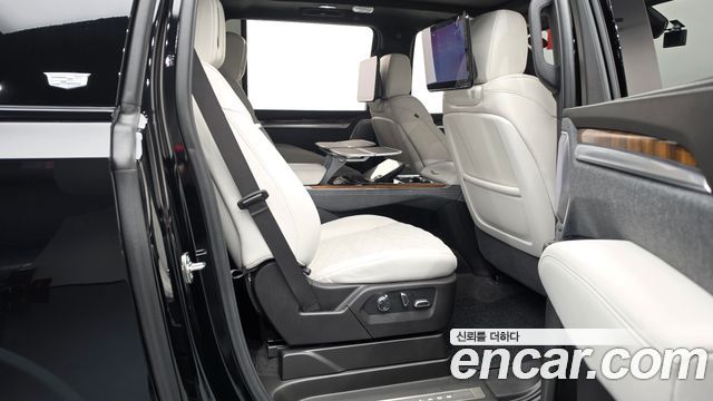 Cadillac Escalade (V) 6.2 ESV ESV Sports Platinum 2025 — фото 11