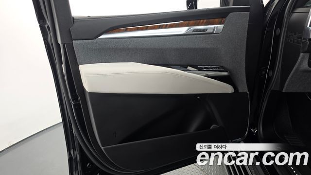 Cadillac Escalade (V) 6.2 ESV ESV Sports Platinum 2025 — фото 24