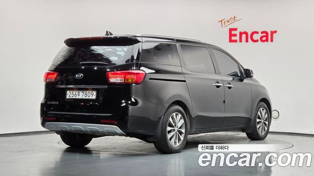 Kia Carnival 9-seater Luxury 2016 — фото 2
