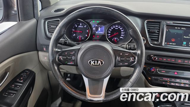 Kia Carnival 9-seater Luxury 2016 — фото 13